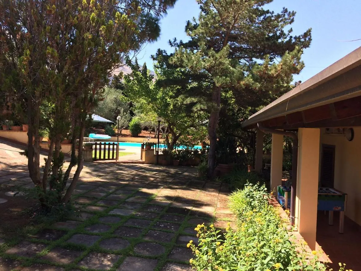 קאסטלמארה דל גולפו Villa Flora