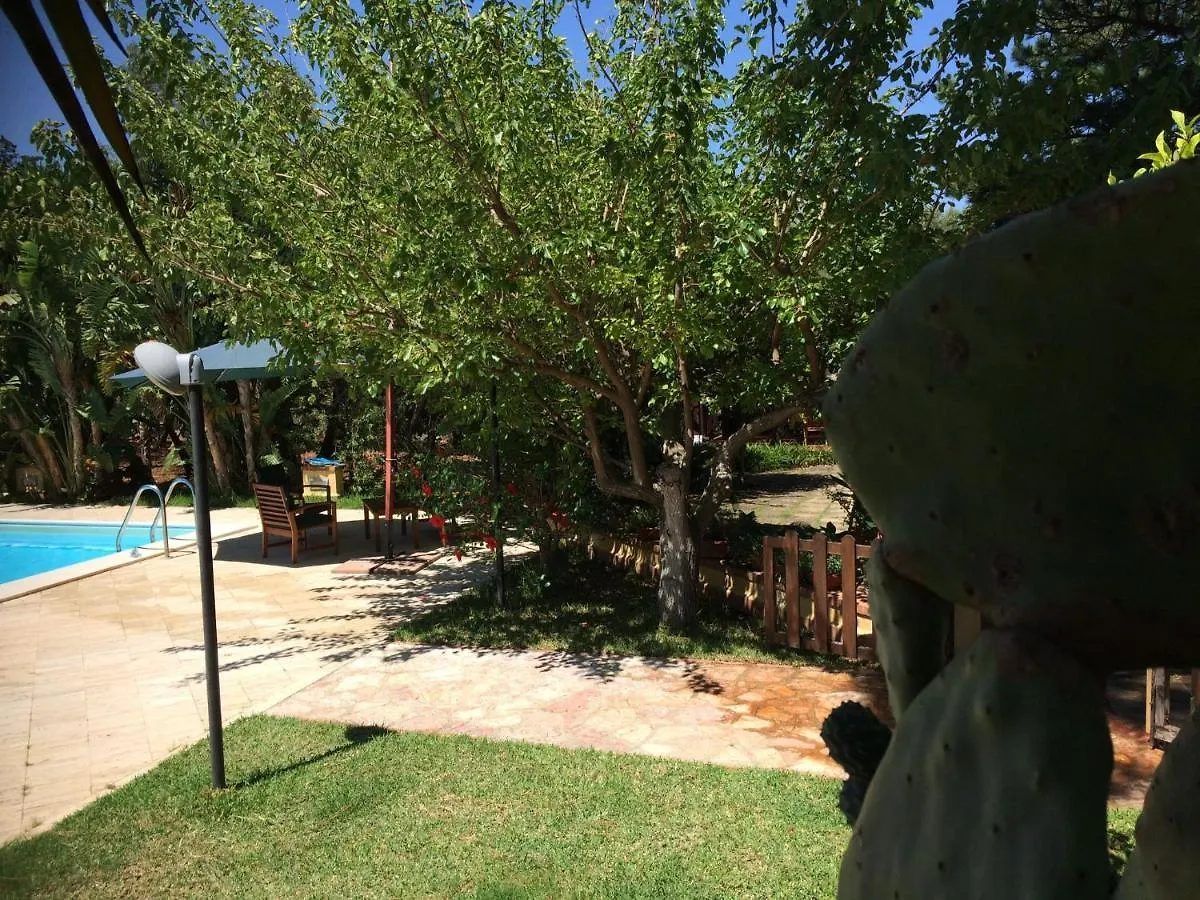 קאסטלמארה דל גולפו Villa Flora 0*, קאסטלמארה דל גולפו