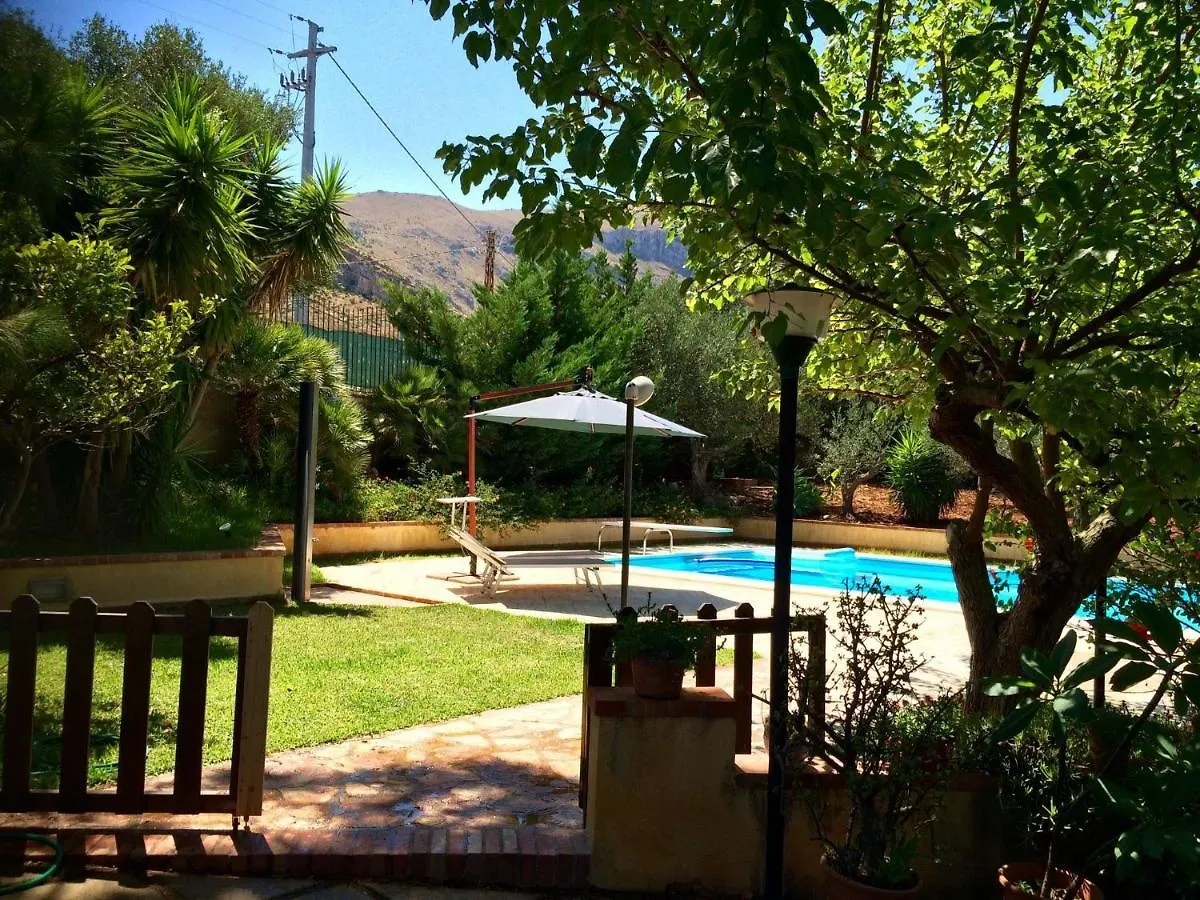 קאסטלמארה דל גולפו Villa Flora