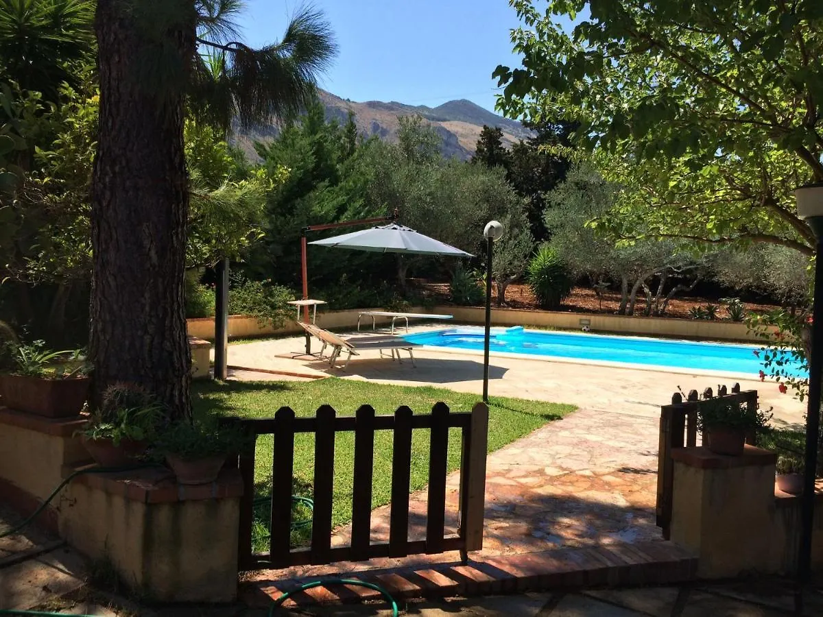 קאסטלמארה דל גולפו Villa Flora