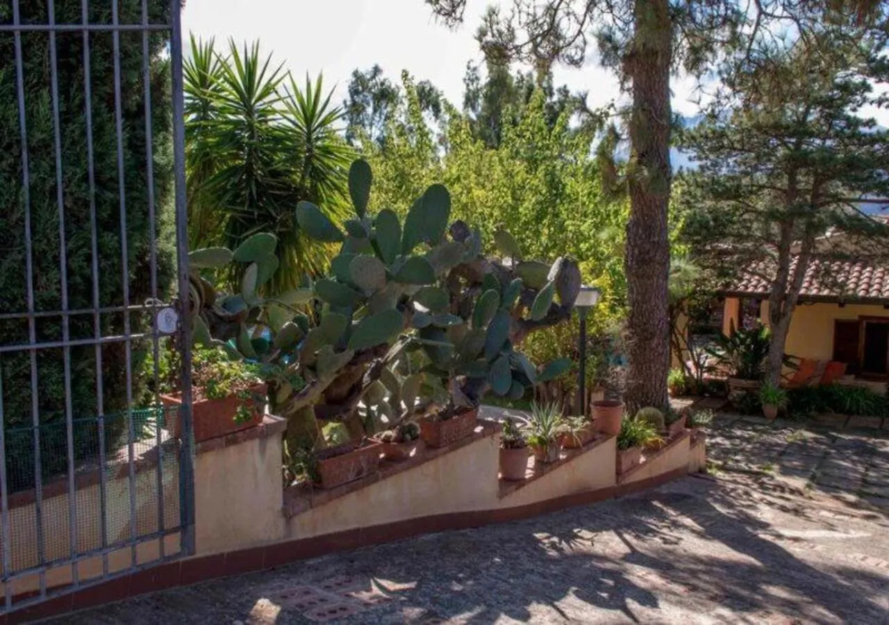 Villa Flora Кастелламмаре-дель-Голфо 0*,